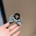 Pince à cheveux avec nœud en tissu denim bleu, coutures dorées et style rétro chic - Petit pince à nœud / Bleu clair