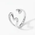 Polierter silberner Herzring mit schmelzendem Fluid-Design aus glänzendem Edelstahl - Fluides Herz (PBJ531) / Silber