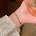 Elegantes goldenes Armband mit Regenbogen-Zirkonia-Kristallen am Handgelenk - S652 Mehrfarbig