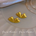 Matte gold overlapping heart stud earrings with a sophisticated brushed metal texture - E5947 Gold Matte Double Heart