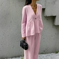 Ensemble deux pièces rose en lin pour femme avec haut à col en V et pantalon droit - S / Rose