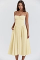 Détail de la robe d'été jaune clair avec bretelles fines et jupe plissée élégante - S / Light jaune
