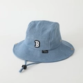 Detail of light blue denim bucket hat with letter B embroidery and adjustable windproof cord - 52cm (2-5 Years) / Letter B - Blue