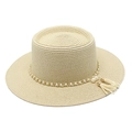 Vue de dessus d'un chapeau de paille à bord plat avec chaîne dorée, perles et glands - M (56-58cm) / Beige