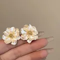 Detail of pearlescent flower earrings with golden centers and champagne petals - 14# Silver Needle-White-Gold