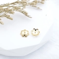 Capuchones de flores bañados en oro de 18k para creación de joyas DIY sobre base blanca - 7mm / Dorado
