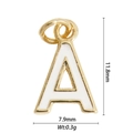 Ciondolo lettera A dorato con smalto bianco, altezza 11,8mm larghezza 7,9mm e peso 0,3g - Lettera A