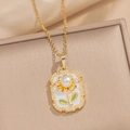 Collana vintage dorata con ciondolo a girasole con perla bianca e dettagli in smalto - Cornice per Foto Girasole - Bianco (A13 Bianco)