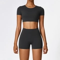 Ensemble de yoga noir deux pièces avec haut court et short de fitness sans couture - XL / Haut Et Bas / Noir Premium