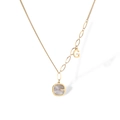 Collar de acero de titanio dorado con colgante de nácar y dije de la letra G - Cuadrado Concha Oro y Letra G