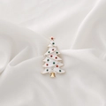 Weihnachtsbaum-Brosche mit weißer Emaille, goldenem Metallrahmen und bunten Strasssteinen - Klassischer Tannenbaum