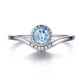 925 silver ring featuring a light blue round gemstone with V-shaped diamond accents - US 10 / Light Blue