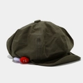 Berretto ottagonale retrò verde oliva scuro con un dettaglio decorativo a pompon rosso - Taglia unica / Verde Militare