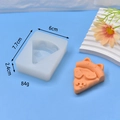 Silikonform in Katzen-Pizza-Form mit Maßen 7,7x6x2,4cm und fertigem Orangenharzstück - Katze Pizza Stück Stil (4)