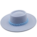 Cappello fedora in feltro di lana celeste con catena decorativa e tesa larga piatta - M(56-58cm) / Celeste