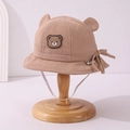 Dettaglio cappello neonato in velluto a coste marrone con toppa orsetto e orecchie - 48cm (6 Mesi-2 Anni) / Cachi