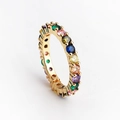 Bague ajustable plaquée or avec zircons arc-en-ciel vue sous un angle de 45° - Zircone Multicolore Taille Ronde / Ouvert Réglable