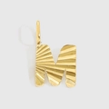 Ciondolo lettera M in oro 18K con trama a coste radiali per collane personalizzate DIY - Lettera M / Oro