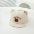 Detalle de gorra para bebé con orejas de oso 3D y bordado LUCKYBEAR marrón - 48cm 6-24 Meses / Blanco Roto