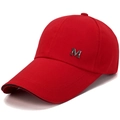 Klassische rote Segeltuch-Baseballkappe mit silbernem M-Logo aus Metall an der Seite - Einheitsgröße / Rot