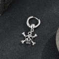 Punk-Stil Edelstahl-Creole mit Totenkopf- und Knochenanhänger in silberner Ausführung - Silber