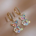 Boucles d'oreilles ours dorées avec zircons étincelants et pendentifs en résine aurore - Coloré