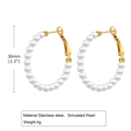 Détails des créoles en acier inoxydable doré de 30mm ornées de perles blanches chic - 30MM