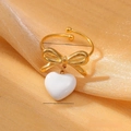 Anello aperto dorato in acciaio inossidabile con fiocco e ciondolo a cuore bianco - Taglia unica / Bianco