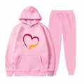 Ensemble sweat à capuche rose avec imprimé cœur rouge et pantalon de jogging assorti - S / Rose-Main Tenant un Cœur