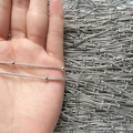 Detail einer silbernen Schlangenkette aus Edelstahl mit kleinen Metallperlen in der Hand - 1.2mm*50cm / Silber