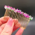 Dettaglio di un pettine per capelli in metallo dorato con pietre di cristallo rosa e verdi - Bicolore Viola-Verde + Pettine Oro 20 Denti