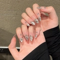 Handgefertigte Stiletto-Kunstnägel mit Silber-Leopardmuster, Katzenaugen-Glitzer und Steinen - XS / Mandelform