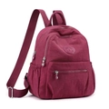 Zaino da donna in nylon bordeaux con tasca frontale a zip e spallacci regolabili - Bordeaux