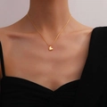 Elegante goldene Halskette für Damen mit Herzanhänger und minimalistischer Stahlkette - Goldherz Stil (N482)