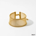 Bracciale a maglia dorata minimalista con chiusura a moschettone e ciondolo rotondo stile vintage - Bracciale / Stile Dorato (B627)