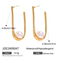 Detail of U-shaped gold stainless steel pearl earrings with precise size dimensions - Gold (JDE2408047)