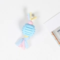 Hundekauspielzeug mit hellblauem TPR-Kern und bunten geflochtenen Baumwollseilen - Gepunktetes Süßigkeits-Zahnspielzeug / 17cm (55g) / Blau