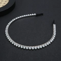 Elegante cerchietto con perle e catena argentata per donna con estremità in tessuto nero morbido - Argento