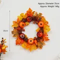 Künstlicher 35cm Herbstkranz mit Ahornblättern, Kürbissen und Tannenzapfen - QH602-35CM Kürbis Kiefernzapfen Kranz