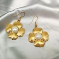 Vintage 18K gold plated flower pearl stud earrings on luxury silver silk background - Gold Sunflower Dangle Style (TE-15044)