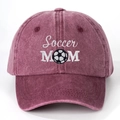 Casquette vintage en coton lavé violet avec broderie Soccer Mom et icône de ballon de foot - Taille unique / Bordeaux