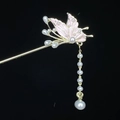 Klassische chinesische Haarnadel mit goldenem Schmetterling und rosa Perlenanhängern - Rosa Schmetterling Künstliche Perle Quaste Stil (1970) / Rosa