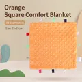 Doudou bébé orange 27x27cm en tissu minky 3D avec étiquettes colorées et rubans - Doudou Carré Orange