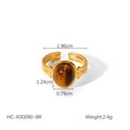 Detailansicht eines Vintage-Goldstahlrings mit ovalem Tigerauge-Stein-Inlay - Brauner Tigerauge-Stil (HC-R30090-BR)