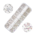 Dettaglio della scatola a 12 griglie con cristalli AB di varie dimensioni per nail art - AB e Chiaro di Luna (A1039-04)
