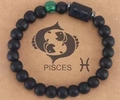Elastisches Perlenarmband für Herren mit schwarzen matten Steinen und Fische-Sternzeichen - Matt Schwarz + Fische + Grüner Malachit