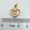 18K vergulde hartvormige hanger met schelp en kroon detail gemeten op een metrische liniaal - Hart Kroon Witte Schelp