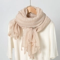 Sciarpa in cotone e lino beige con ricami bianchi e dettagli di frange su appendino - Beige