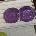 Orecchini irregolari in resina viola scuro con trama spazzolata e perni in argento - Perno in argento 925 / Texture irregolare ovale in resina / Viola
