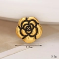 Detalle de un adorno para zapatos de camelia de metal dorado de 1,7cm con pétalos pulidos - C494 Flor Pequeña de Oro Antiguo